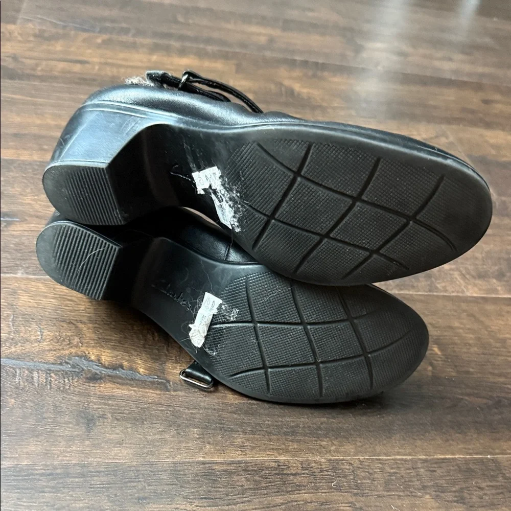 Clarks Women's Black Leather Mary Jane Flats - Picture 2 of 3